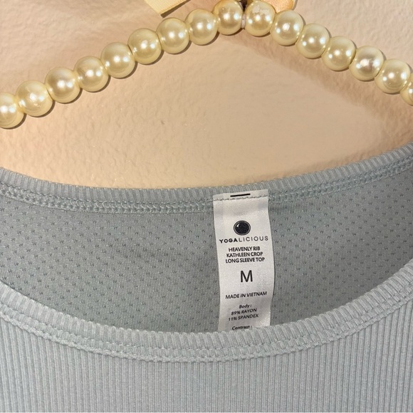 Yogalicious Heavenly Rib Kathleen Light Green Long-Sleeve Crop Top - M - Picture 6 of 7